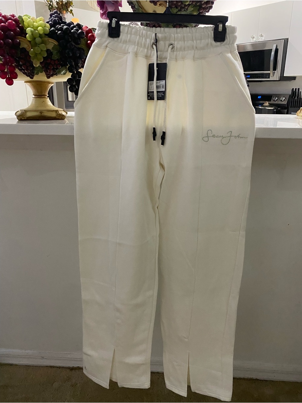 Woman’s Cream Drawstring Jogger Pants